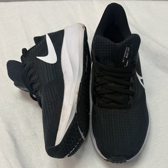 Nike Women’s Black and White Air Zoom Pegasus Running Shoes, size 8 - Picture 1 of 6